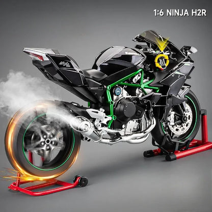 Motociclista di motocicletta da cust di Kawasaki Ninja H2R