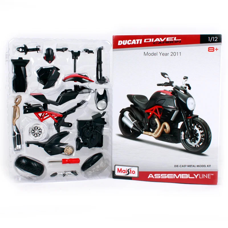 Ducati Diavel Motorcycle Miniatura