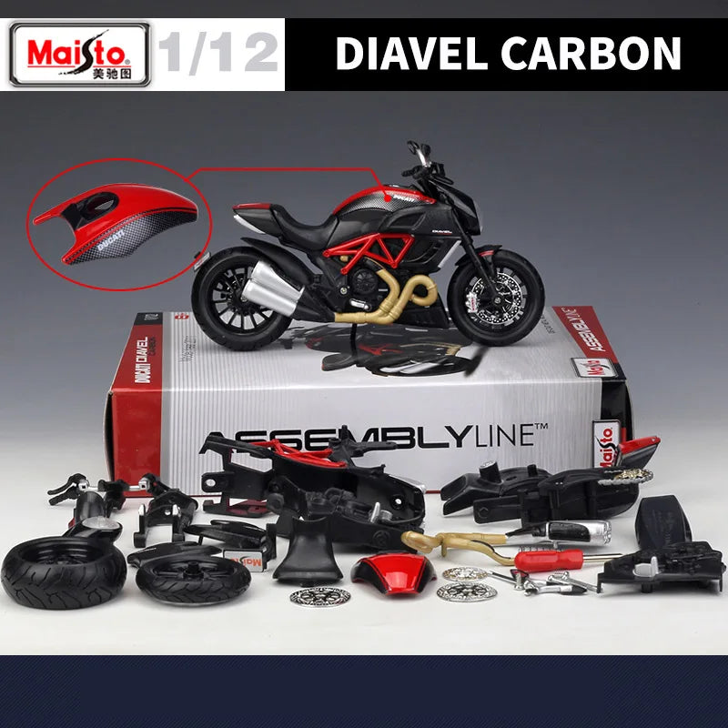 Ducati Diavel Motorcycle Miniatura